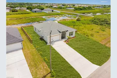 7005 Berwick Cir, Labelle, FL 33935 - Photo 4