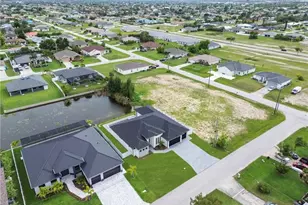 706 SW 28th St, Cape Coral, FL 33914 - Photo 8