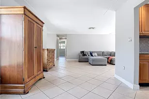 5351 Chippendale Cir E, Fort Myers, FL 33919 - Photo 4