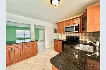 2400 Hunter Ter, Fort Myers, FL 33901 - Photo 2