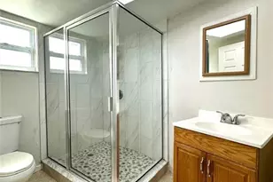 2400 Hunter Terrace, Fort Myers, FL 33901 - Photo 18