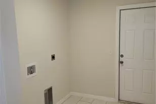 1221 NE 10th Ln, Cape Coral, FL 33909 - Photo 10