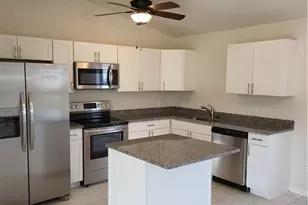 1221 NE 10th Ln, Cape Coral, FL 33909 - Photo 2