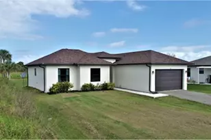 585 41st Ave NW, Naples, FL 34120 - Photo 2