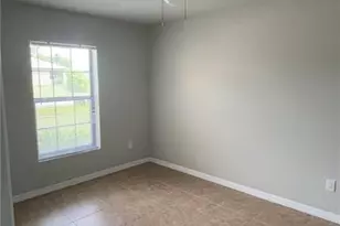 1020 NE 8th Pl, Cape Coral, FL 33909 - Photo 2