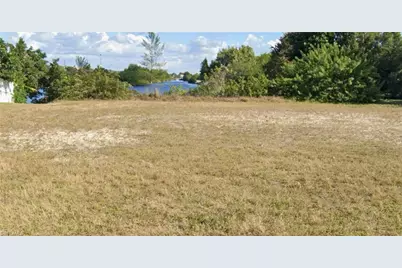 307 SE 13th St, Cape Coral, FL 33990 - Photo 2