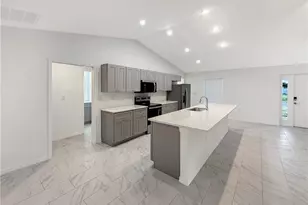 1423 NE 32nd Ln, Cape Coral, FL 33909 - Photo 4