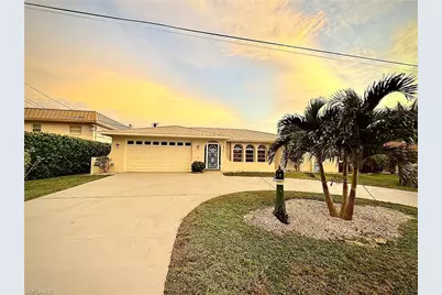 814 Victoria Dr, Cape Coral, FL 33904 - Photo 1