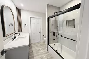 814 Victoria Dr, Cape Coral, FL 33904 - Photo 14