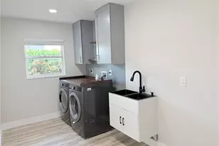 814 Victoria Dr, Cape Coral, FL 33904 - Photo 16