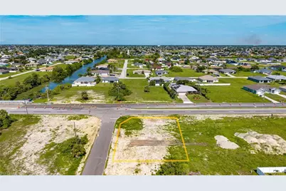 2011 Andalusia Blvd, Cape Coral, FL 33909 - Photo 4