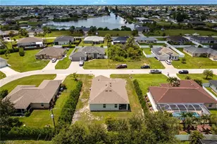 821 NE 6th Pl, Cape Coral, FL 33909 - Photo 34