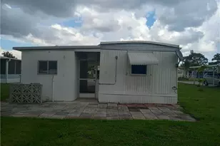 2731 Breezewood Dr, North Fort Myers, FL 33917 - Photo 4