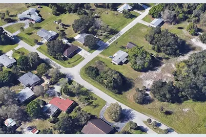 9461 Swan Way, North Fort Myers, FL 33917 - Photo 4