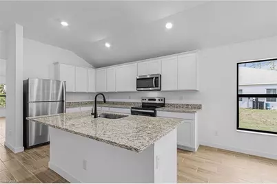 156 Yager Cir, Fort Myers, FL 33913 - Photo 8