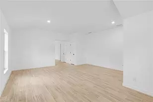 156 Yager Cir, Fort Myers, FL 33913 - Photo 6