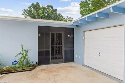 2705 SE 18th Pl, Cape Coral, FL 33904 - Photo 4