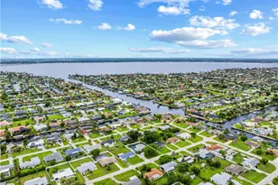 2705 SE 18th Pl, Cape Coral, FL 33904 - Photo 2