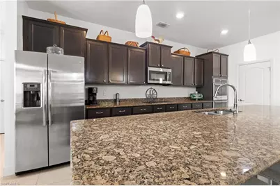 107 SW 39th St, Cape Coral, FL 33914 - Photo 12