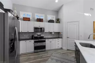 1059 Briarwood Blvd, Naples, FL 34104 - Photo 10