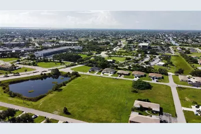 602 SE 9th St, Cape Coral, FL 33990 - Photo 6