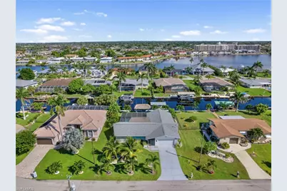 419 Pinecrest Ct, Cape Coral, FL 33904 - Photo 40