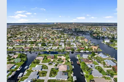 419 Pinecrest Ct, Cape Coral, FL 33904 - Photo 42