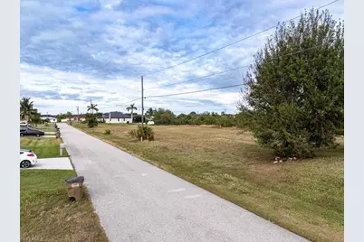 1923 NE 18th Pl, Cape Coral, FL 33909 - Photo 2