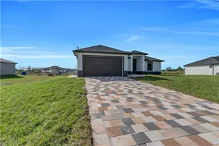 912 Pine Ave, Lehigh Acres, FL 33972 - Photo 2