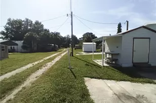 231 Palm Ave NW, Moore Haven, FL 33471 - Photo 16