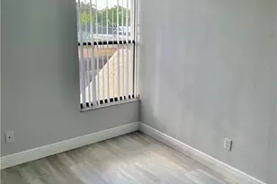 5650 Trailwinds Dr, Fort Myers, FL 33907 - Photo 14