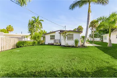 4472 E Riverside Dr, Fort Myers, FL 33905 - Photo 4