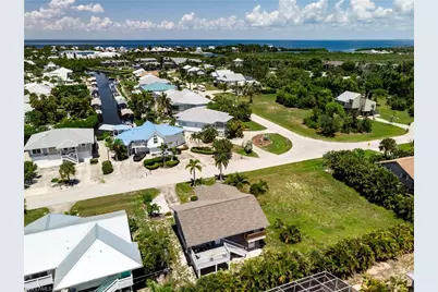 7841 Breakwater Ct, Bokeelia, FL 33922 - Photo 32