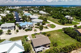 7841 Breakwater Ct, Bokeelia, FL 33922 - Photo 32