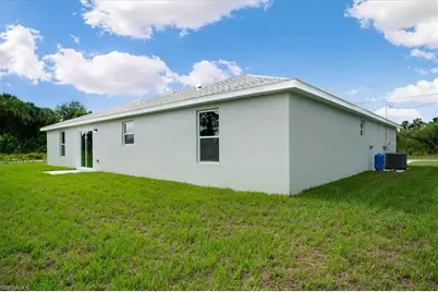 833 Chantilly St E, Lehigh Acres, FL 33974 - Photo 24