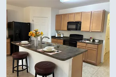 2301 SW 38th Ter, Cape Coral, FL 33914 - Photo 4