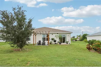 1607 NE 35th Ln, Cape Coral, FL 33909 - Photo 28
