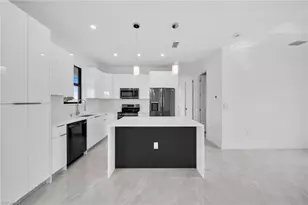 1922 NE 17th Ave, Cape Coral, FL 33909 - Photo 10