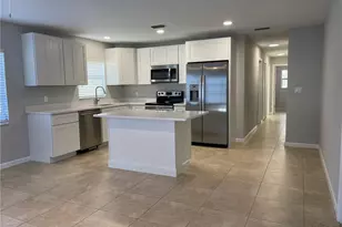 608 SE 46th Ln, Cape Coral, FL 33904 - Photo 4