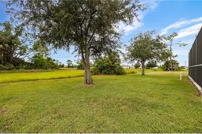 1718 NE 40th Ln, Cape Coral, FL 33909 - Photo 32