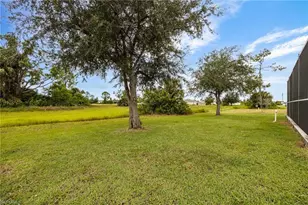 1718 NE 40th Ln, Cape Coral, FL 33909 - Photo 32
