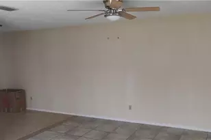 28 Temple Ct, Lehigh Acres, FL 33936 - Photo 4