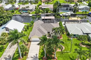5317 SW 9th Pl, Cape Coral, FL 33914 - Photo 2