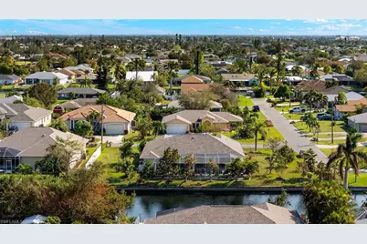 2138 SE 5th Pl, Cape Coral, FL 33990 - Photo 4