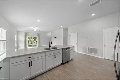 2112 NE 4th Pl, Cape Coral, FL 33909 - Photo 10