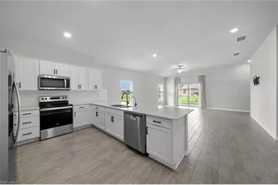 2112 NE 4th Pl, Cape Coral, FL 33909 - Photo 6