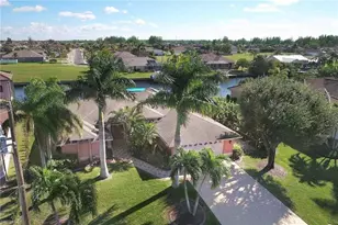 105 SW 39th Pl, Cape Coral, FL 33991 - Photo 4