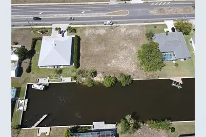 718 Mohawk Pkwy, Cape Coral, FL 33914 - Photo 2