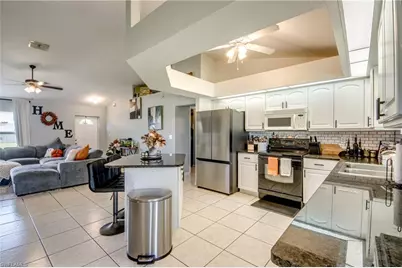 702 SW 11th Ave, Cape Coral, FL 33991 - Photo 8