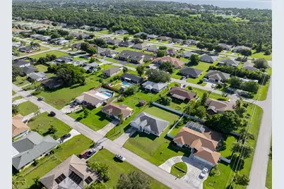 1233 SE 23rd Ave, Cape Coral, FL 33990 - Photo 4